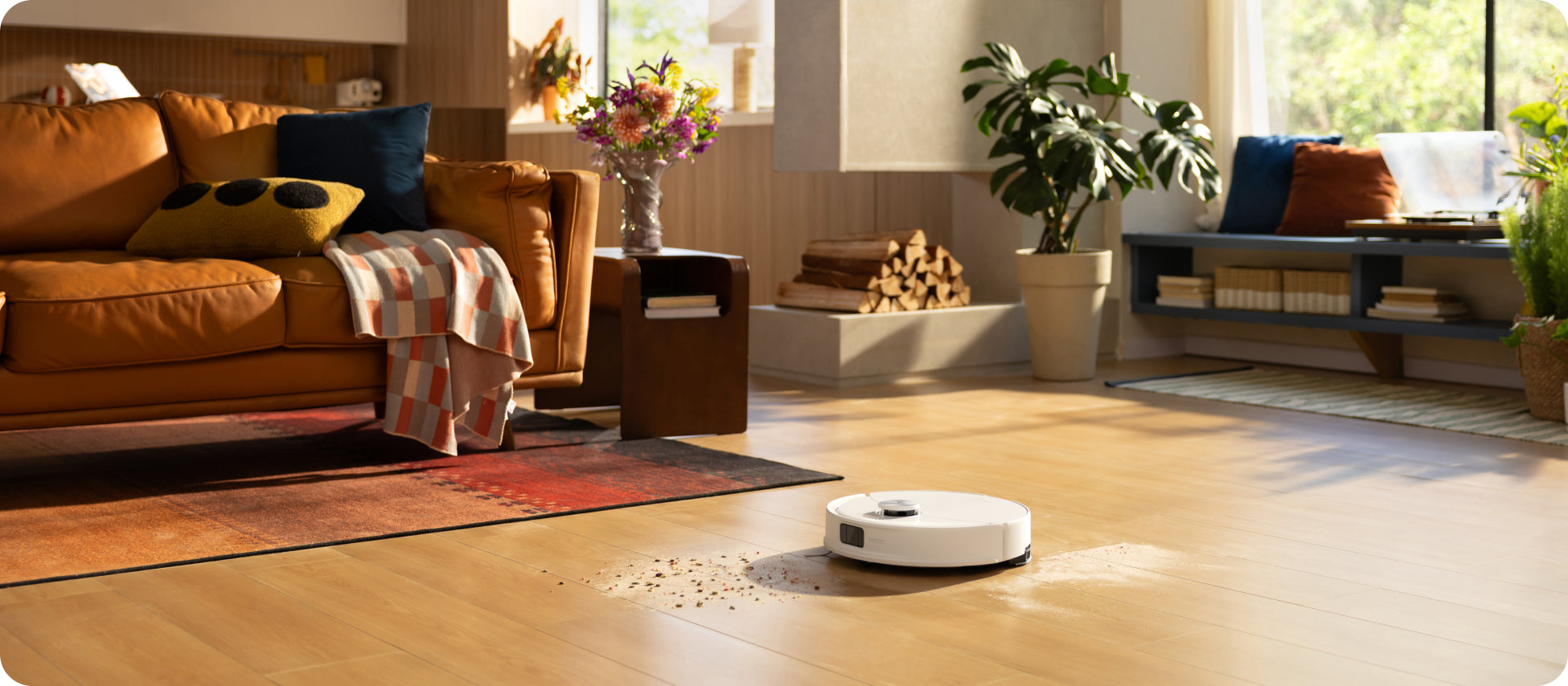 roborock q10v+ lifts hair and debris from floor crevices